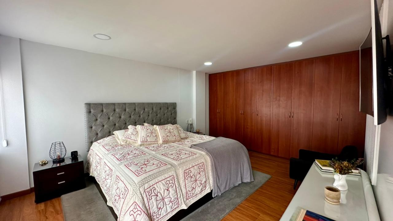 Apartamento en venta en Lagos De Cordoba, Bogotá · foto 9 de 13