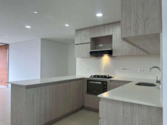 Apartamento de 3 alcobas en arriendo en Escobero, Envigado, 120 m² · foto 2 de 21