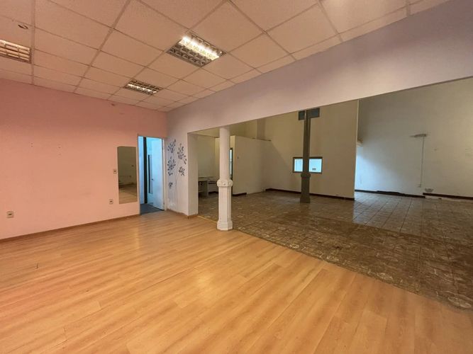 Alquiler Local Comercial de 200 m² + Casa con Patio verde al fondo en pleno Cordón · Foto 2