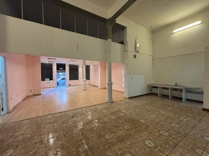Alquiler Local Comercial de 200 m² + Casa con Patio verde al fondo en pleno Cordón · Foto 3