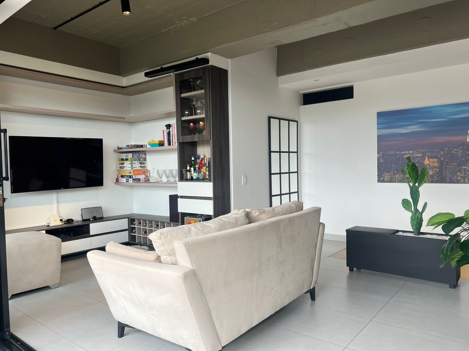 Apartamento en arriendo en Cumbres, Envigado · foto 3 de 17