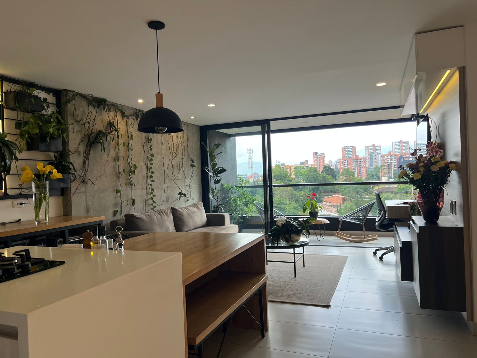 Apartamento en arriendo en Cumbres, Envigado · foto 2 de 17