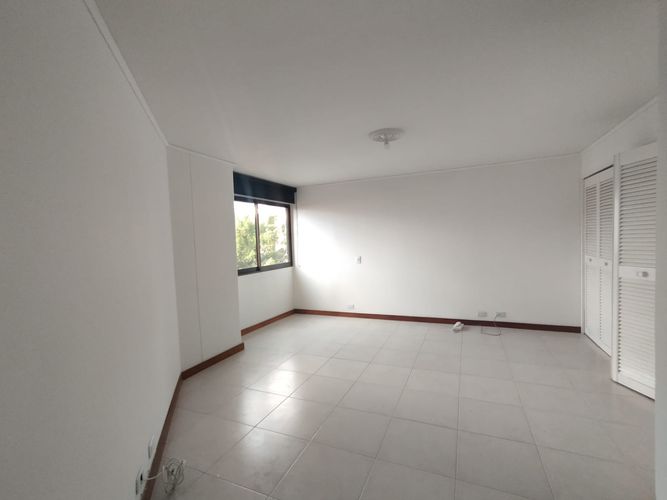 Apartamento de 3 alcobas en arriendo en El Poblado, Medellín, 139 m² · foto 8 de 13