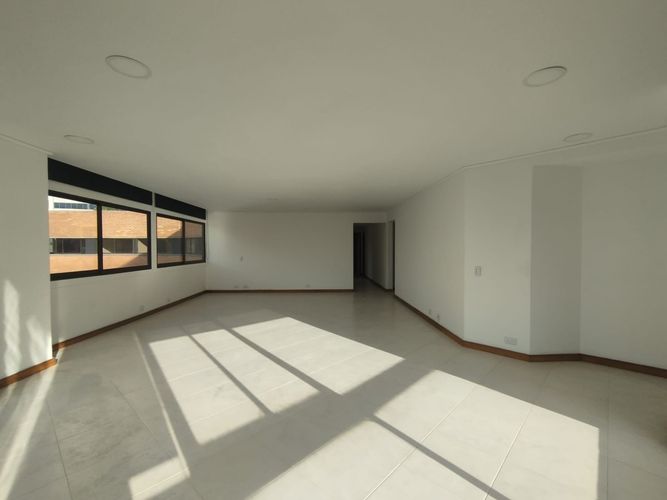 Apartamento de 3 alcobas en arriendo en El Poblado, Medellín, 139 m² · foto 10 de 13
