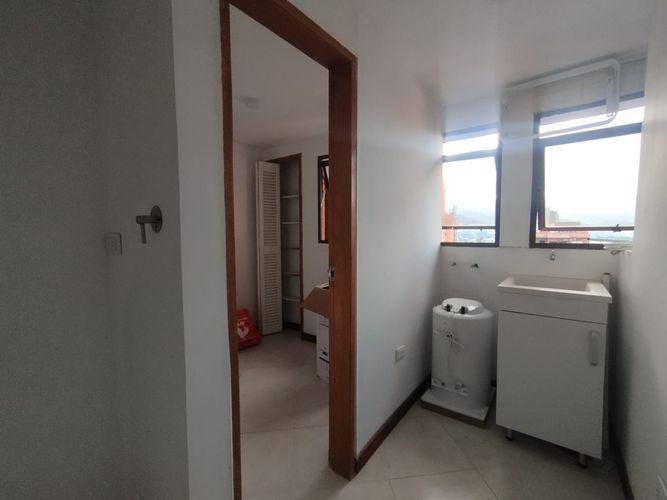 Apartamento de 3 alcobas en arriendo en El Poblado, Medellín, 139 m² · foto 12 de 13
