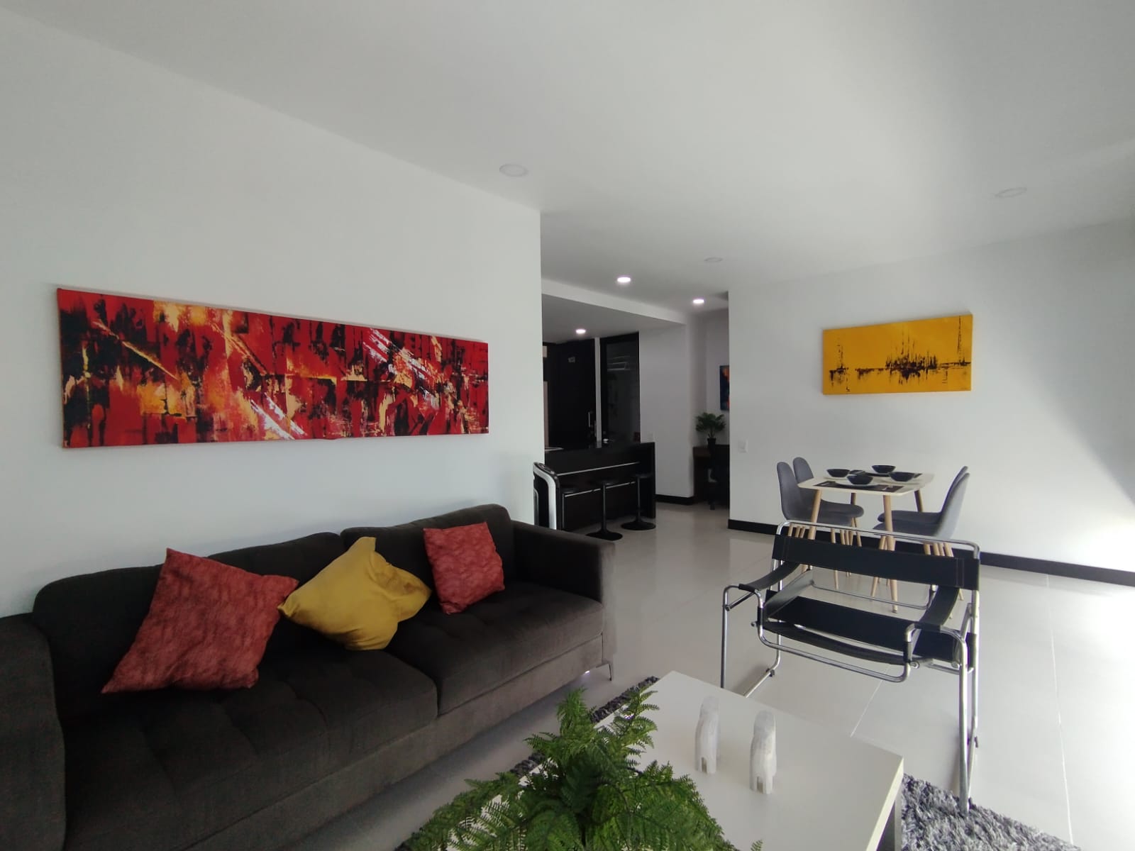 Apartamento en arriendo en El Poblado, Medellín · foto 3 de 10
