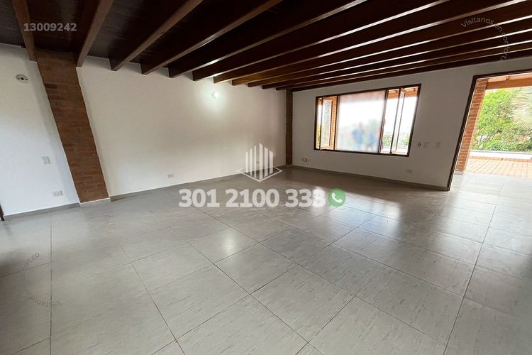 Casa de 4 alcobas en arriendo en La Mina, Envigado, 380 m² · foto 2 de 24