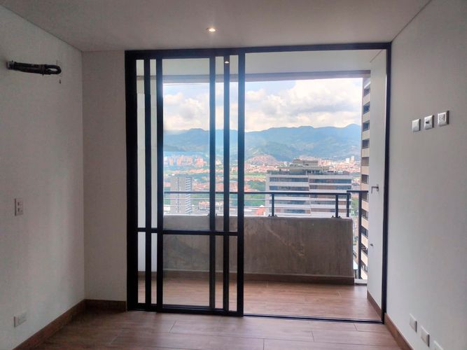 Apartamento de 2 alcobas en venta en El Poblado, Medellín, 75 m² · foto 4 de 15