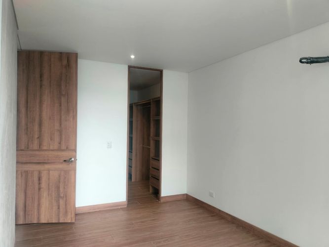 Apartamento de 2 alcobas en venta en El Poblado, Medellín, 75 m² · foto 11 de 15