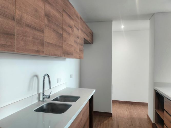Apartamento de 2 alcobas en venta en El Poblado, Medellín, 75 m² · foto 6 de 15