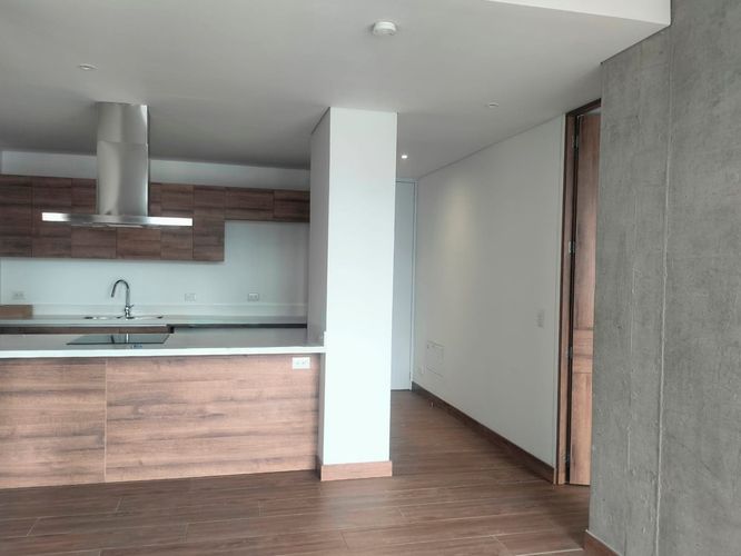 Apartamento de 2 alcobas en venta en El Poblado, Medellín, 75 m² · foto 9 de 15