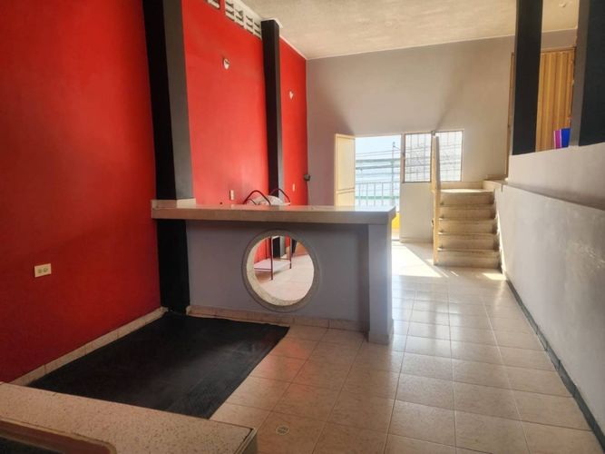 Casa en venta en Comuneros, Bucaramanga, 200 m² · foto 3 de 4