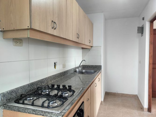 Apartamento de 4 alcobas en arriendo en El Poblado, Medellín, 75 m² · foto 5 de 15