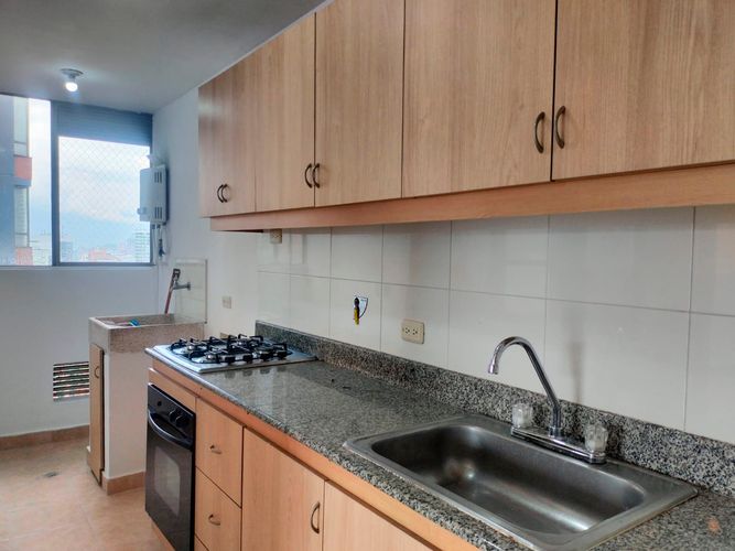 Apartamento de 4 alcobas en arriendo en El Poblado, Medellín, 75 m² · foto 4 de 15