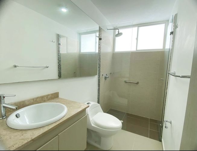 Casa de 5 alcobas en venta en El Castillo, Jamundí, 245 m² · foto 11 de 24
