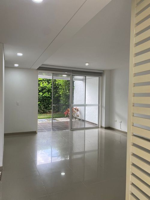 Casa de 5 alcobas en venta en El Castillo, Jamundí, 245 m² · foto 4 de 24