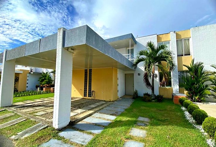 Casa de 5 alcobas en venta en El Castillo, Jamundí, 245 m² · foto 2 de 24