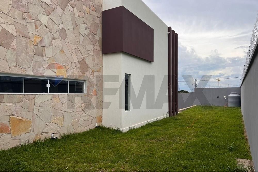 AMPLIA CASA CON PISCINA EN CAACUPÉ EN VENTA — foto 2