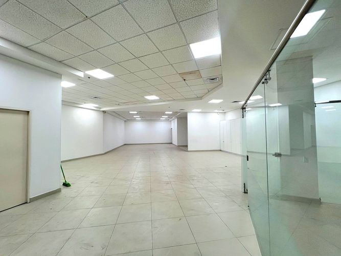 Local en venta en San Juan Bautista, Itagüí, 243 m² · foto 8 de 21