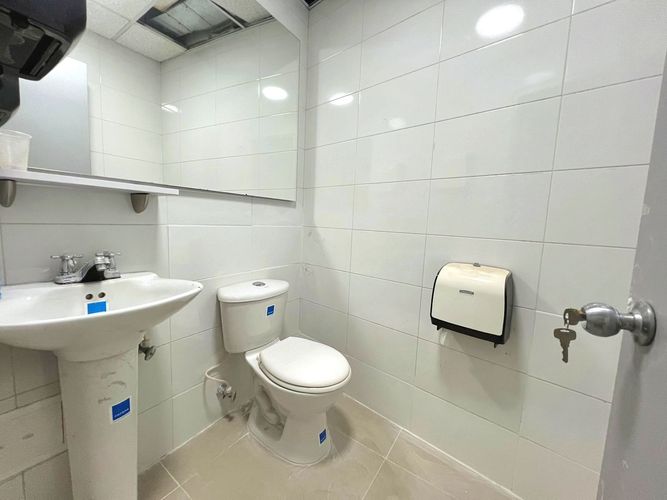Local en venta en San Juan Bautista, Itagüí, 243 m² · foto 11 de 21