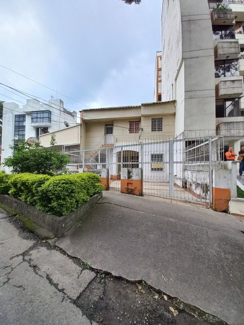 Casa de 8 alcobas en venta en Belen, Ibagué, 279 m² · foto 2 de 24