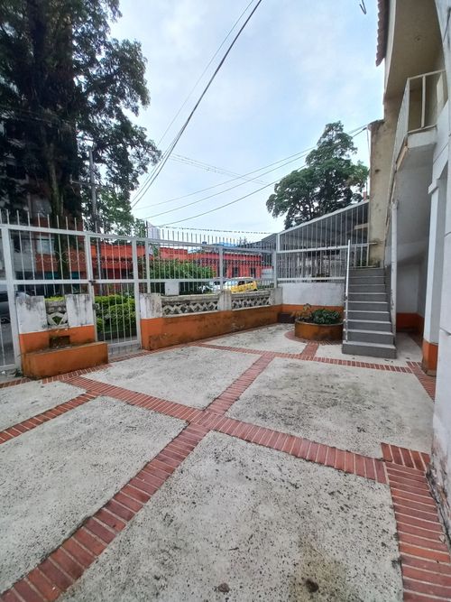 Casa de 8 alcobas en venta en Belen, Ibagué, 279 m² · foto 3 de 24