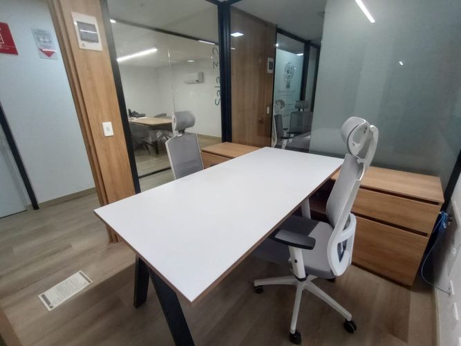 Oficina en arriendo en Los Colores, Medellín, 8 m² · foto 4 de 6