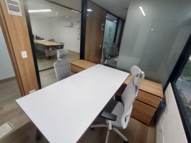 Oficina en arriendo en Los Colores, Medellín, 8 m² · foto 5 de 6