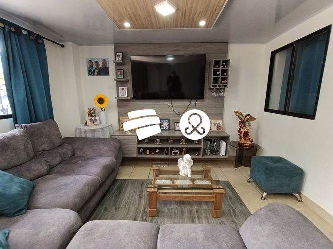 Casa de 3 alcobas en venta en La Candelaria, Medellín, 133 m² · foto 2 de 21
