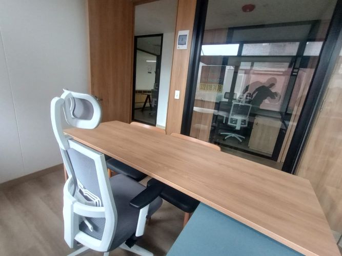 Oficina en arriendo en Los Colores, Medellín, 8 m² · foto 2 de 6