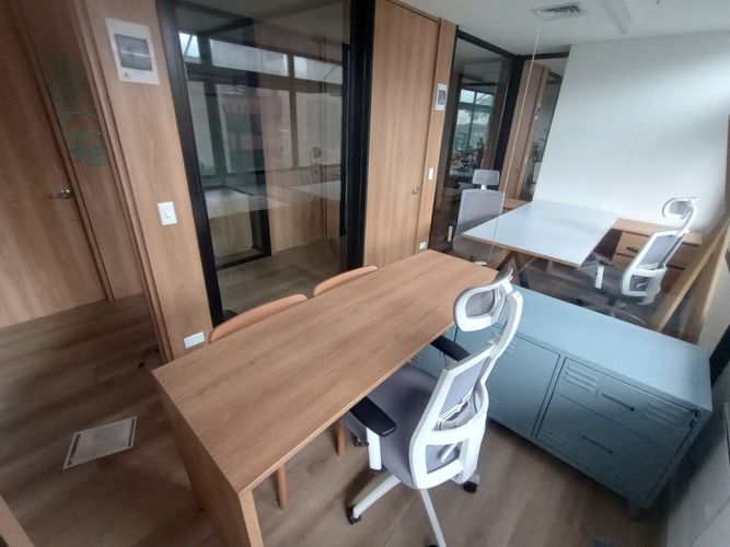 Oficina en arriendo en Los Colores, Medellín, 8 m² · foto 3 de 6