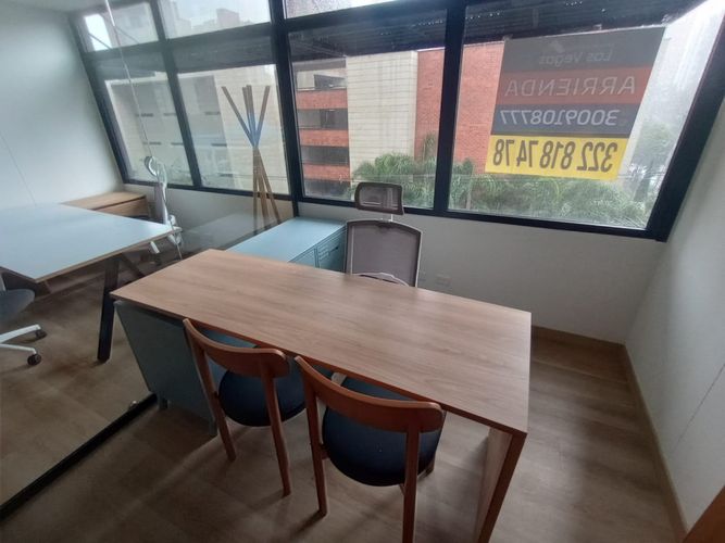 Oficina en arriendo en Los Colores, Medellín, 8 m² · foto 5 de 6