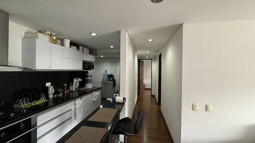 Apartamento de 2 alcobas en venta en Bella Suiza, Bogotá, 99 m² · foto 4 de 13