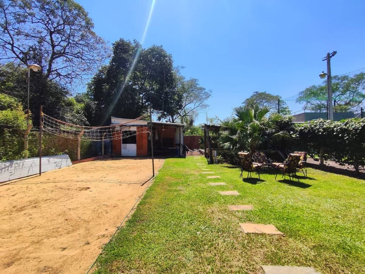 Exclusiva Casa Quinta en San Bernardino, Cordillera - US$ 170.000. Amplia propiedad de 720m² con 150m² de construcción, 3 dormitorios, 3 baños y 2 estacionamientos. Incluye dos viviendas en una, ideal para inversión o familia numerosa, ubicada en Arroyo S — foto 3