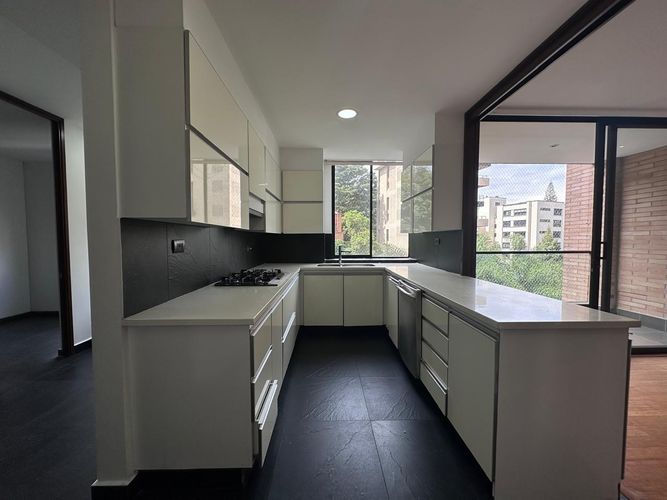 Apartamento de 3 alcobas en venta en El Poblado, Medellín, 190 m² · foto 4 de 20