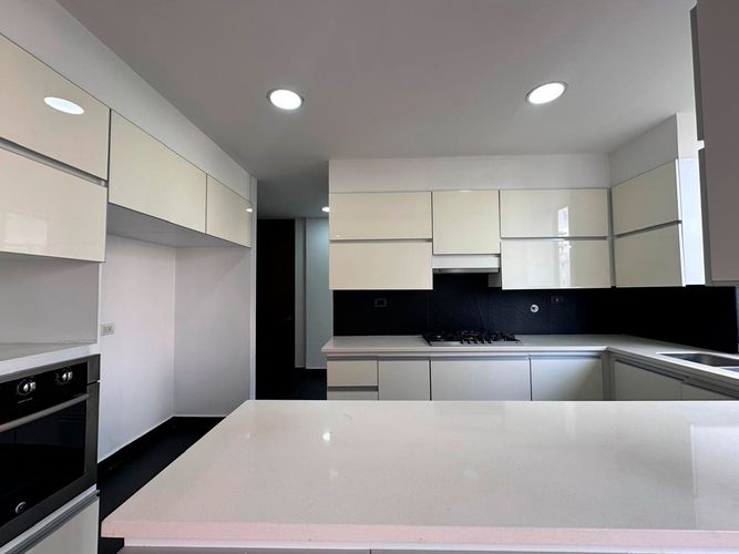 Apartamento de 3 alcobas en venta en El Poblado, Medellín, 190 m² · foto 6 de 20