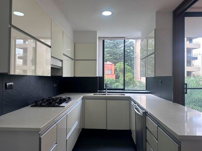 Apartamento de 3 alcobas en venta en El Poblado, Medellín, 190 m² · foto 5 de 20