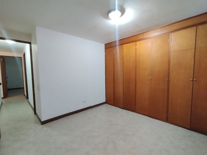 Apartamento de 3 alcobas en arriendo en El Poblado, Medellín, 98 m² · foto 3 de 12