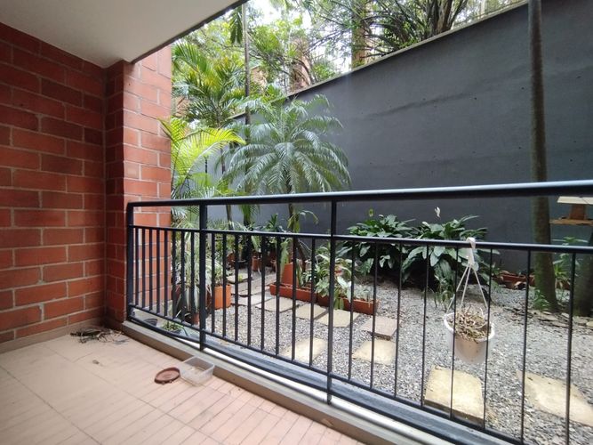 Apartamento de 3 alcobas en arriendo en El Poblado, Medellín, 98 m² · foto 8 de 12