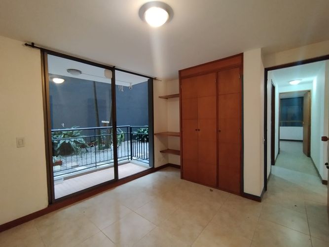Apartamento de 3 alcobas en arriendo en El Poblado, Medellín, 98 m² · foto 11 de 12