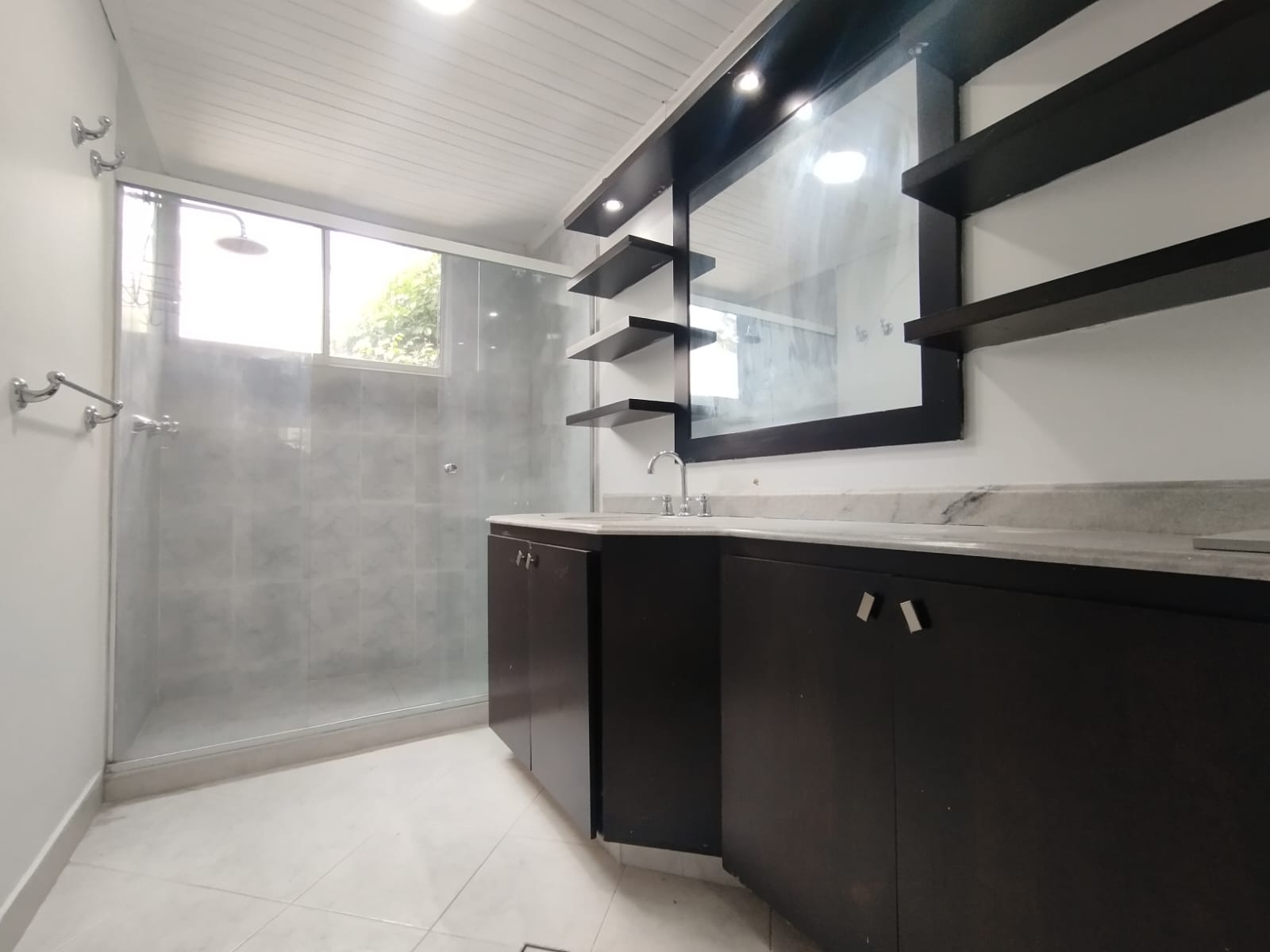 Apartamento en arriendo en El Poblado, Medellín · foto 13 de 16