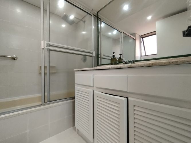 Apartamento de 3 alcobas en arriendo en El Poblado, Medellín, 116 m² · foto 6 de 12