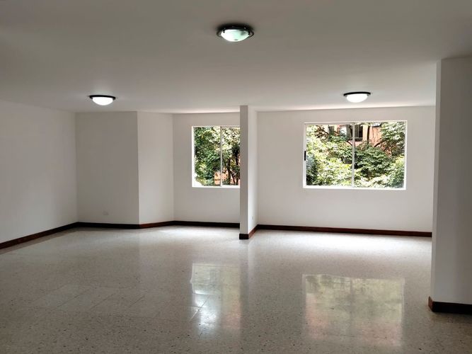 Apartamento de 3 alcobas en venta en El Poblado, Medellín, 137 m² · foto 2 de 20