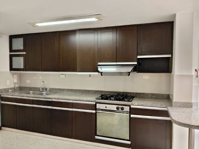 Apartamento de 3 alcobas en venta en El Poblado, Medellín, 137 m² · foto 4 de 20