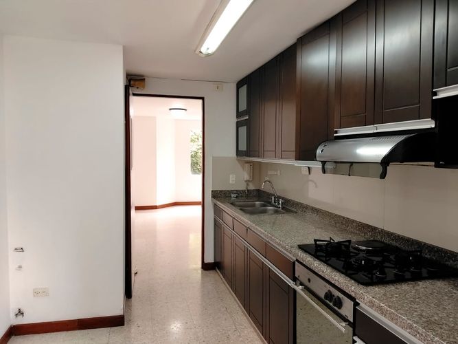 Apartamento de 3 alcobas en venta en El Poblado, Medellín, 137 m² · foto 5 de 20