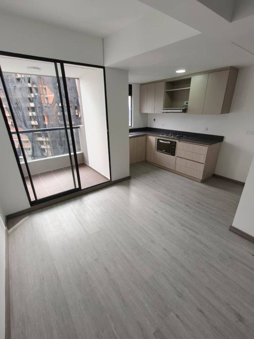 Apartamento de 3 alcobas en arriendo en Loma Del Indio, Medellín, 79 m² · foto 2 de 16