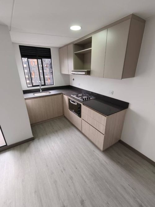 Apartamento de 3 alcobas en arriendo en Loma Del Indio, Medellín, 79 m² · foto 3 de 16