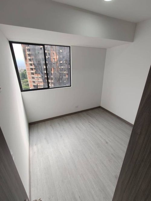 Apartamento de 3 alcobas en arriendo en Loma Del Indio, Medellín, 79 m² · foto 7 de 16