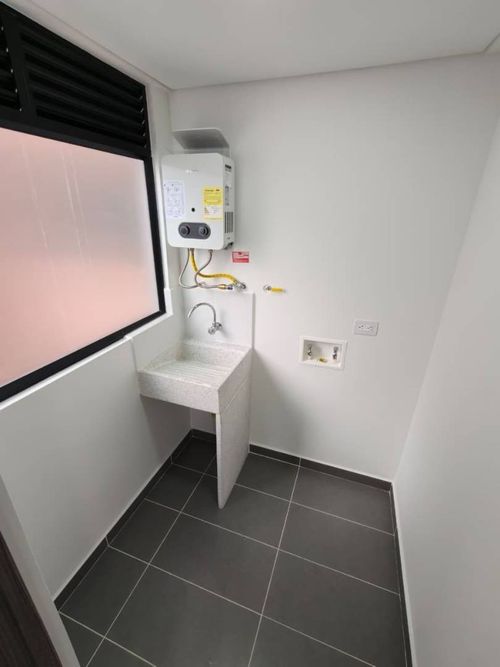 Apartamento de 3 alcobas en arriendo en Loma Del Indio, Medellín, 79 m² · foto 13 de 16