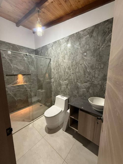 Casa de 3 alcobas en venta en El Salado, Guarne, 212 m² · foto 19 de 24